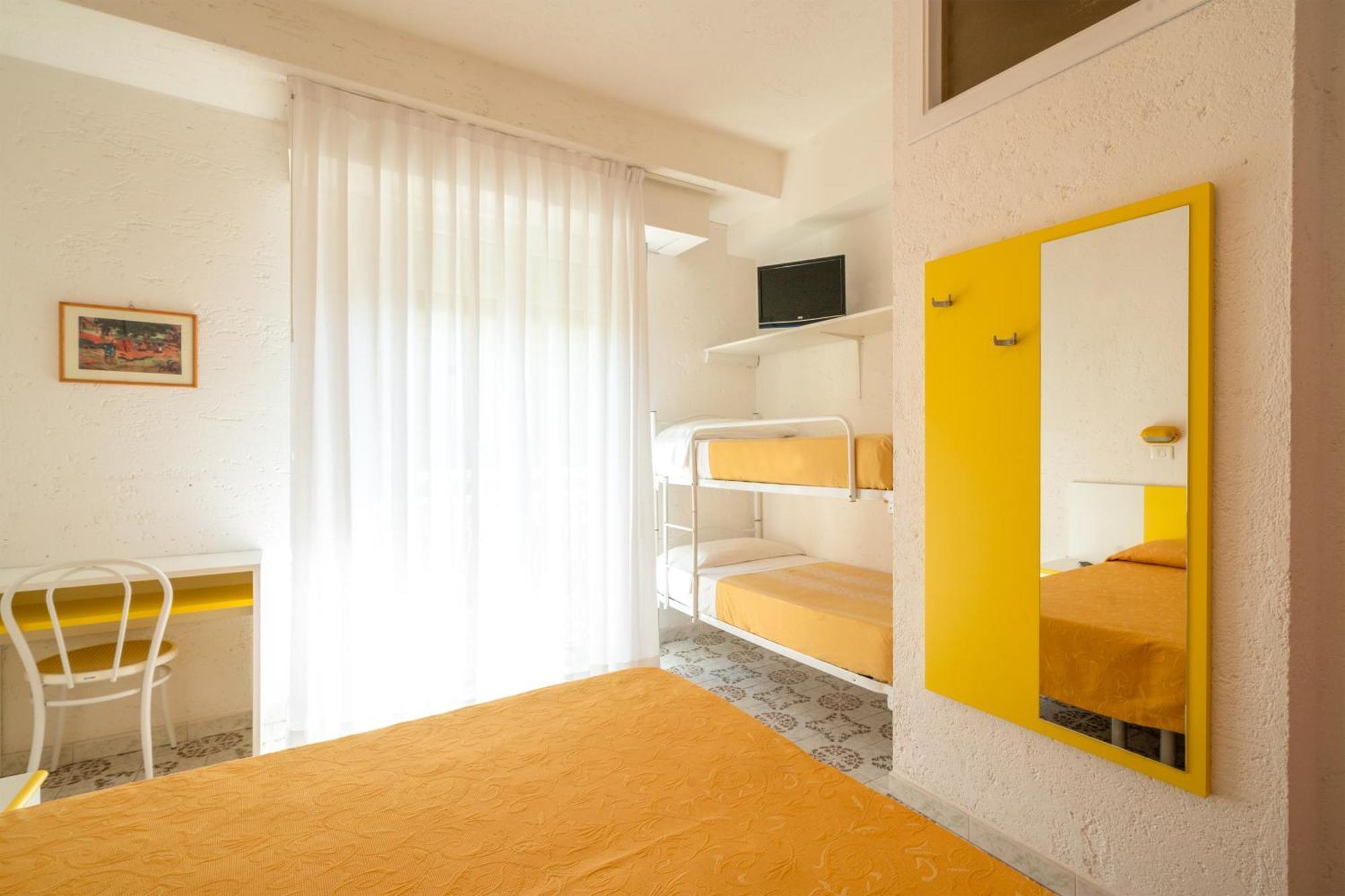 Hotel Marconi Каттолика Экстерьер фото