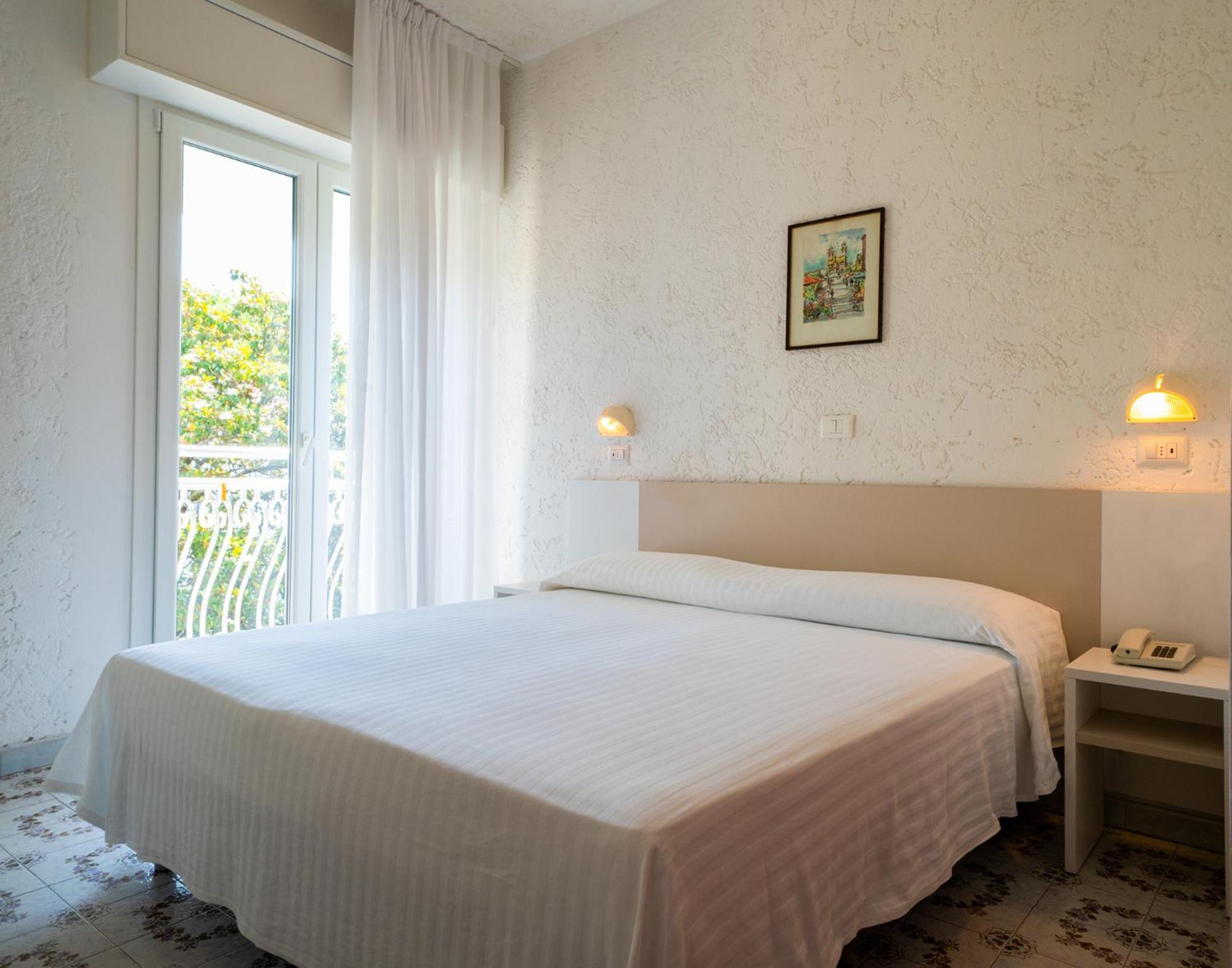 Hotel Marconi Каттолика Экстерьер фото