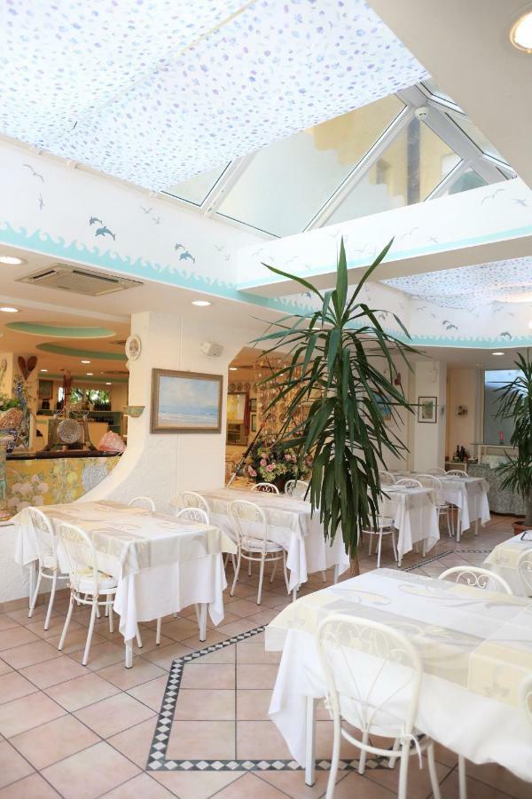 Hotel Marconi Каттолика Экстерьер фото